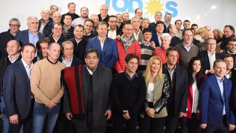 Kicillof se reunió con todos los intendentes del FdT